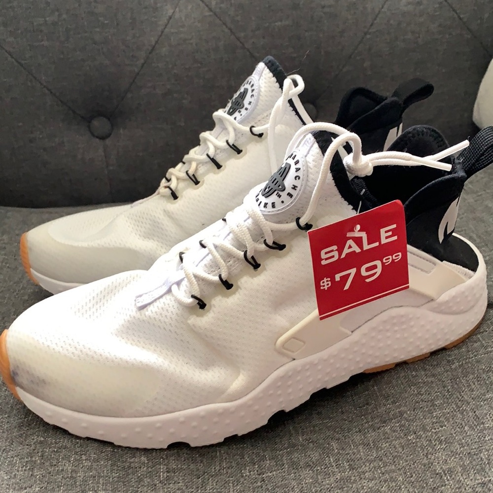 Brand new Nike harrauche